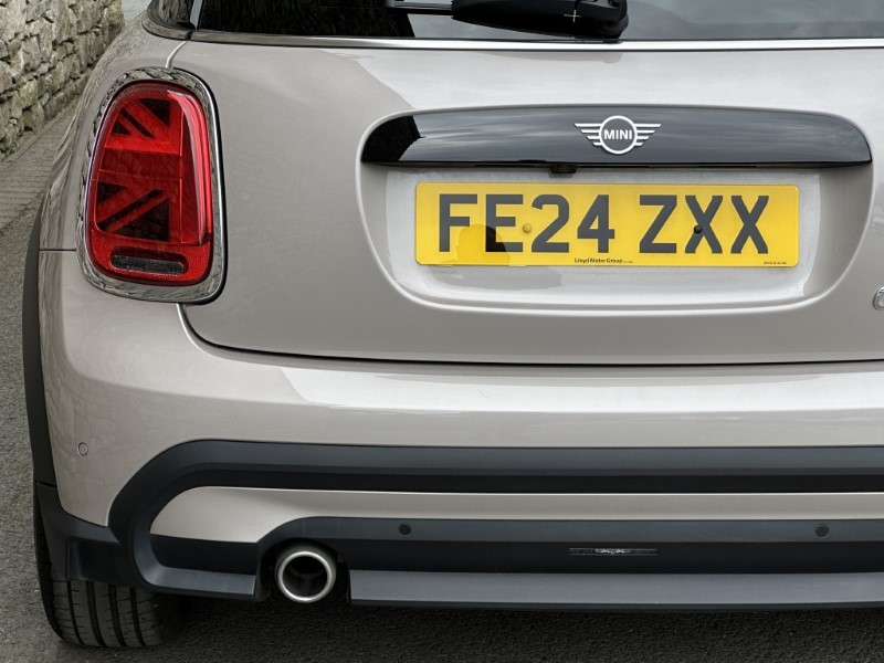 2024 (24) MINI HATCHBACK 1.5 Cooper Exclusive 3dr Auto 5573048