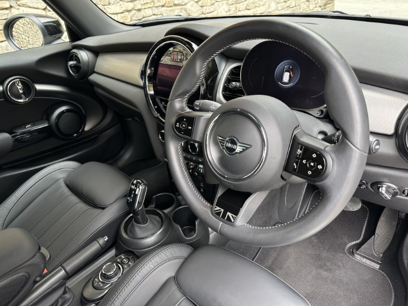 2024 (24) MINI HATCHBACK 1.5 Cooper Exclusive 3dr Auto 5573052
