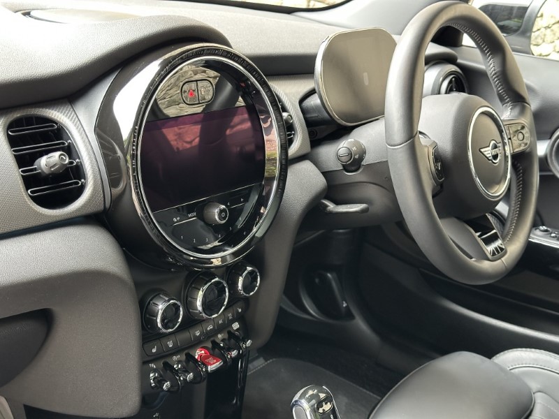 2024 (24) MINI HATCHBACK 1.5 Cooper Exclusive 3dr Auto 5573073