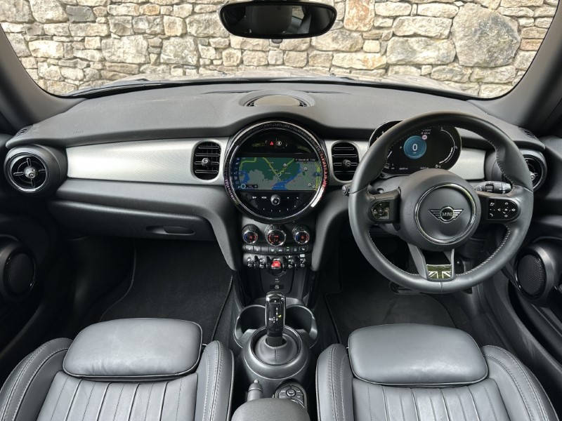 2024 (24) MINI HATCHBACK 1.5 Cooper Exclusive 3dr Auto 5573098