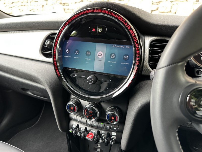 2024 (24) MINI HATCHBACK 1.5 Cooper Exclusive 3dr Auto 5573089