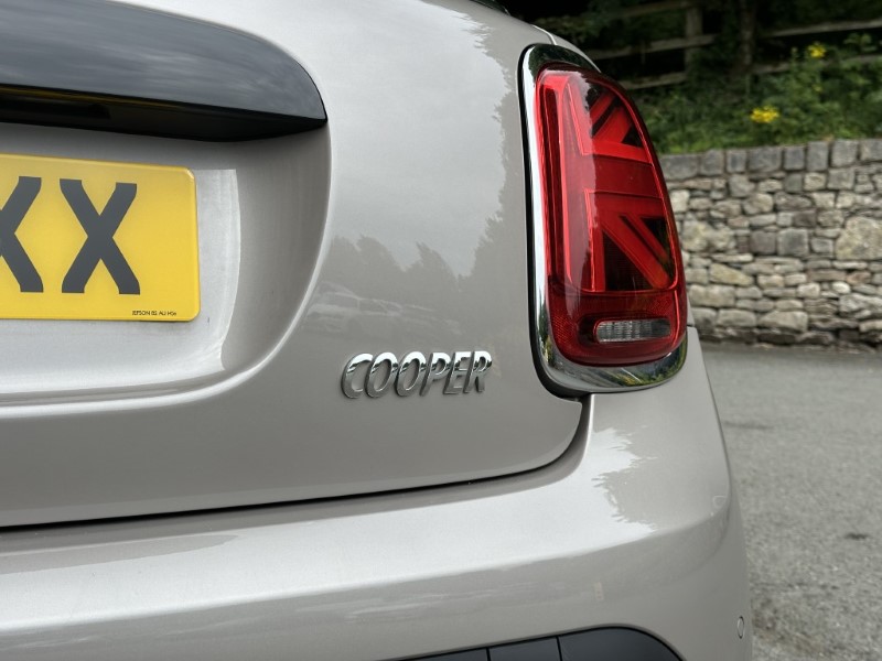 2024 (24) MINI HATCHBACK 1.5 Cooper Exclusive 3dr Auto 5573050
