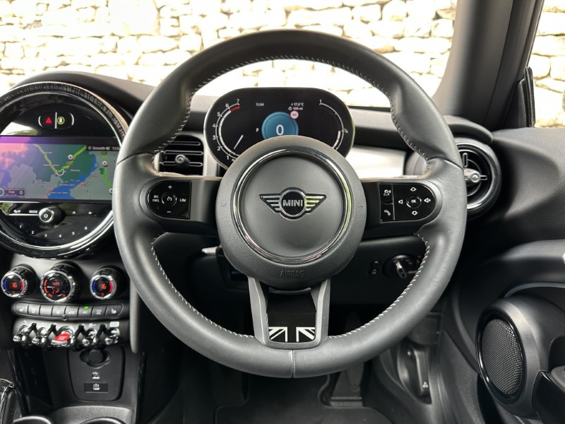 2024 (24) MINI HATCHBACK 1.5 Cooper Exclusive 3dr Auto 5573099