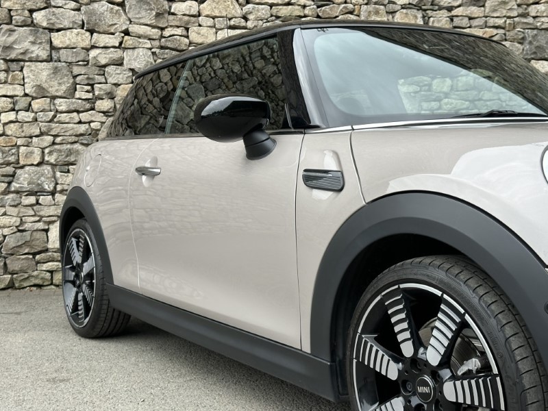2024 (24) MINI HATCHBACK 1.5 Cooper Exclusive 3dr Auto 5573113