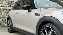 2024 (24) MINI HATCHBACK 1.5 Cooper Exclusive 3dr Auto 5573113