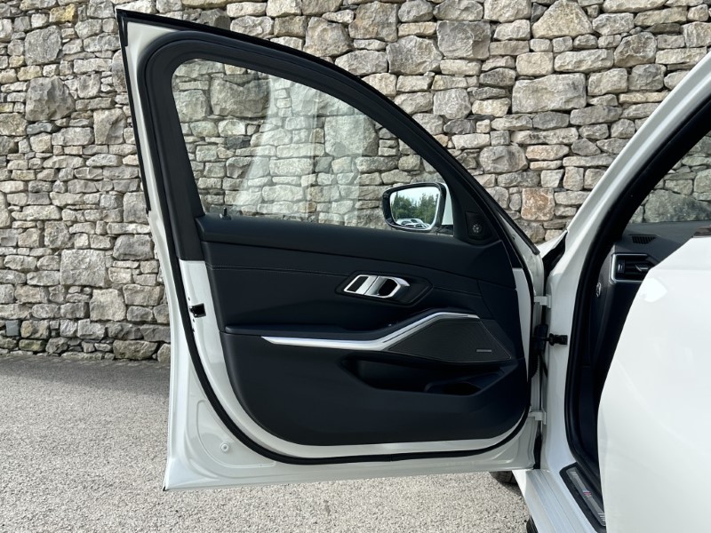 2020 (70) BMW 3 SERIES 320d MHT M Sport Touring  5620498