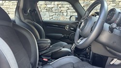 2022 (22) MINI HATCHBACK 1.5 Cooper Sport 5dr 5601001