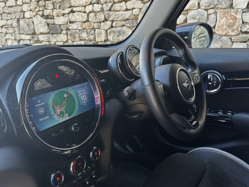 2022 (22) MINI HATCHBACK 1.5 Cooper Sport 5dr 5601022