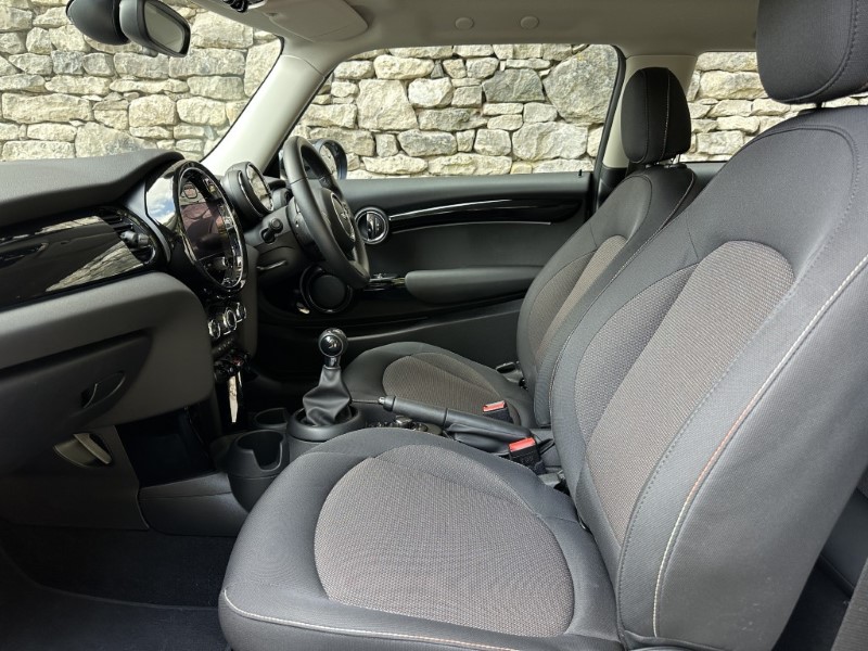 2022 (22) MINI HATCHBACK 1.5 Cooper Classic 3dr 5631803