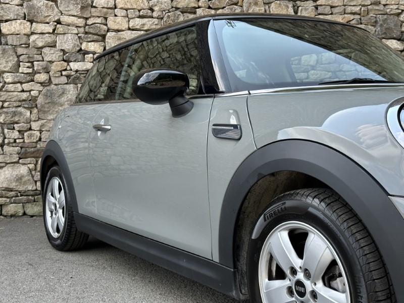2022 (22) MINI HATCHBACK 1.5 Cooper Classic 3dr 5631835