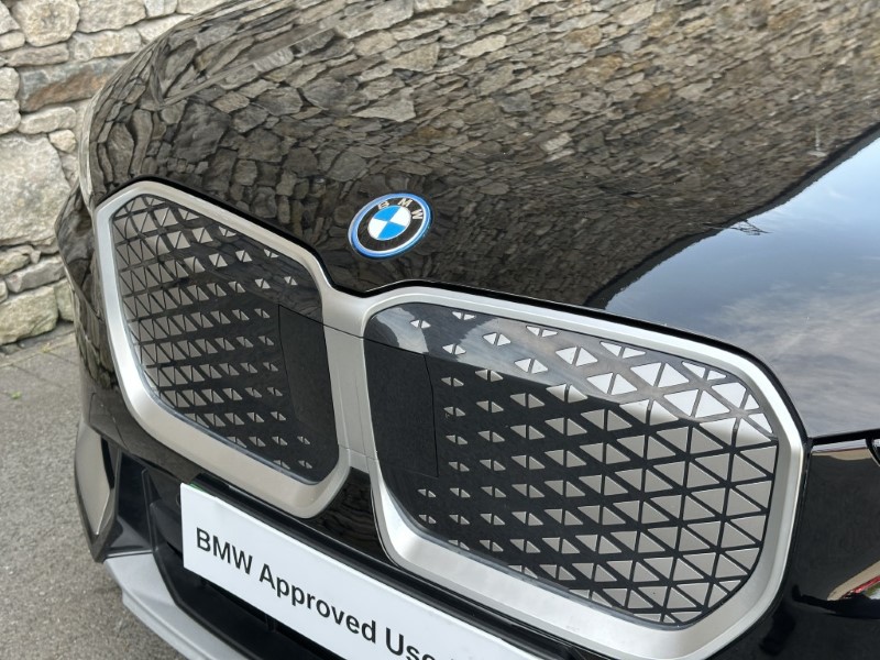 2024 (24) BMW iX1 xDrive30 xLine  5621182