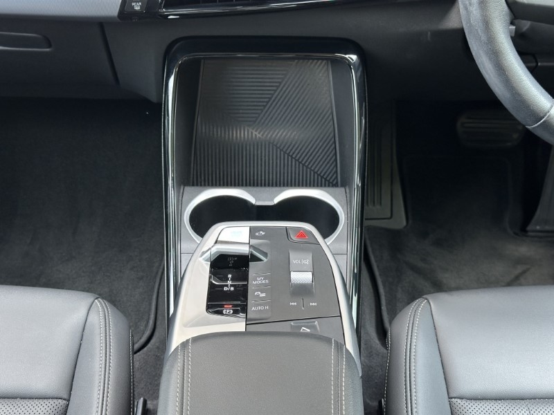 2024 (24) BMW iX1 xDrive30 xLine  5621206