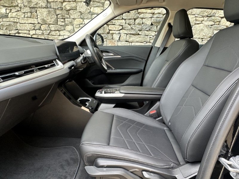 2024 (24) BMW iX1 xDrive30 xLine  5621186