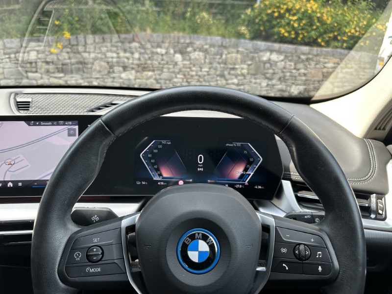 2024 (24) BMW iX1 xDrive30 xLine  5621212