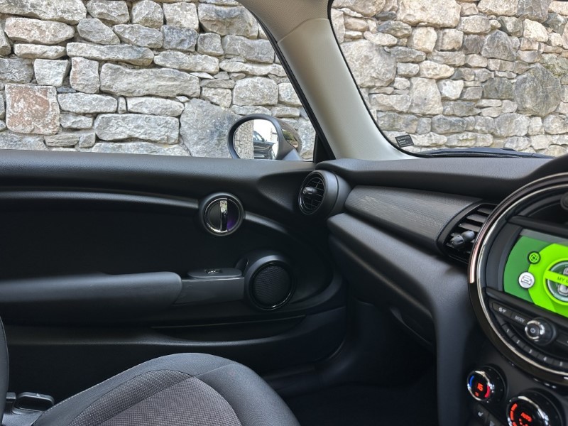 2019 (19) MINI HATCHBACK 1.5 Cooper Classic II 3dr  5620900