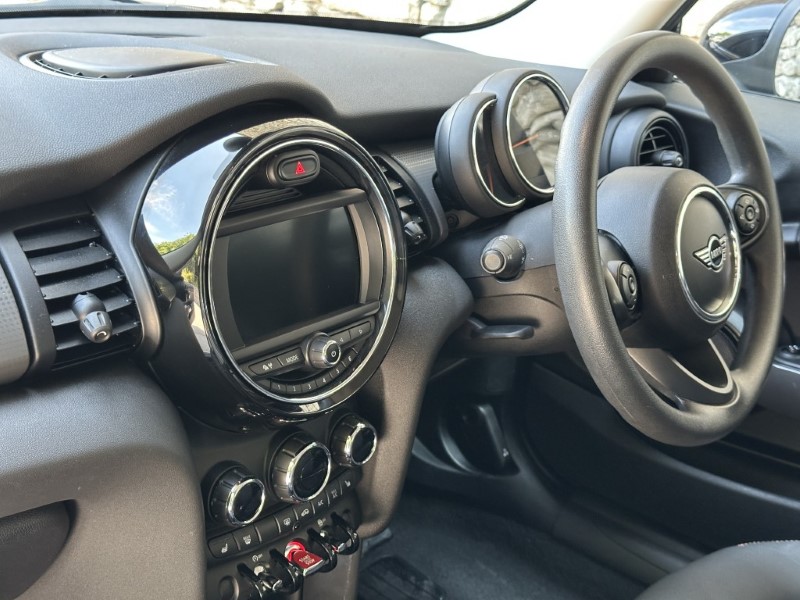 2019 (19) MINI HATCHBACK 1.5 Cooper Classic II 3dr  5620913