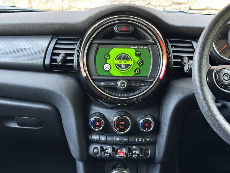 2019 (19) MINI HATCHBACK 1.5 Cooper Classic II 3dr  5620933