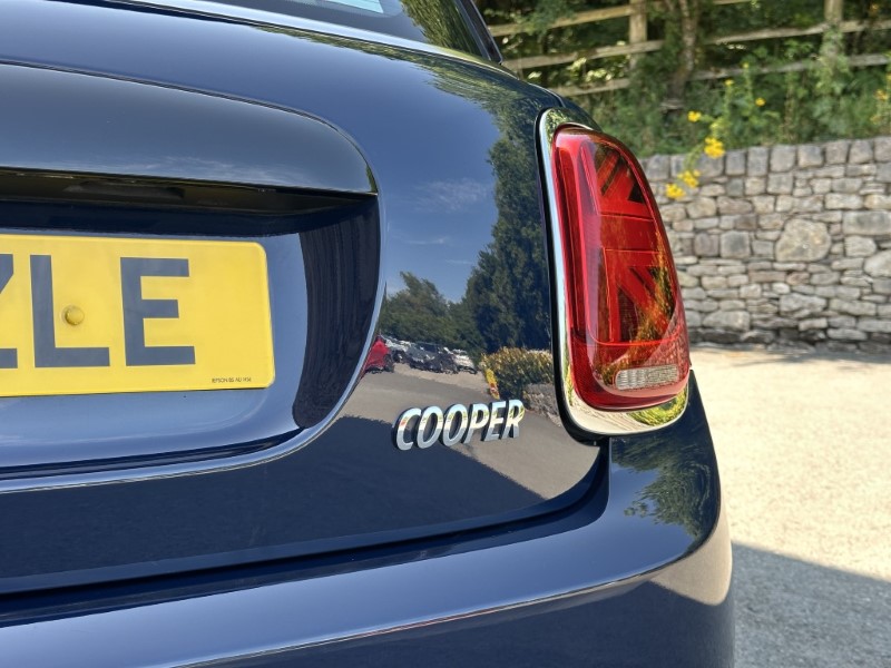 2019 (19) MINI HATCHBACK 1.5 Cooper Classic II 3dr  5620892