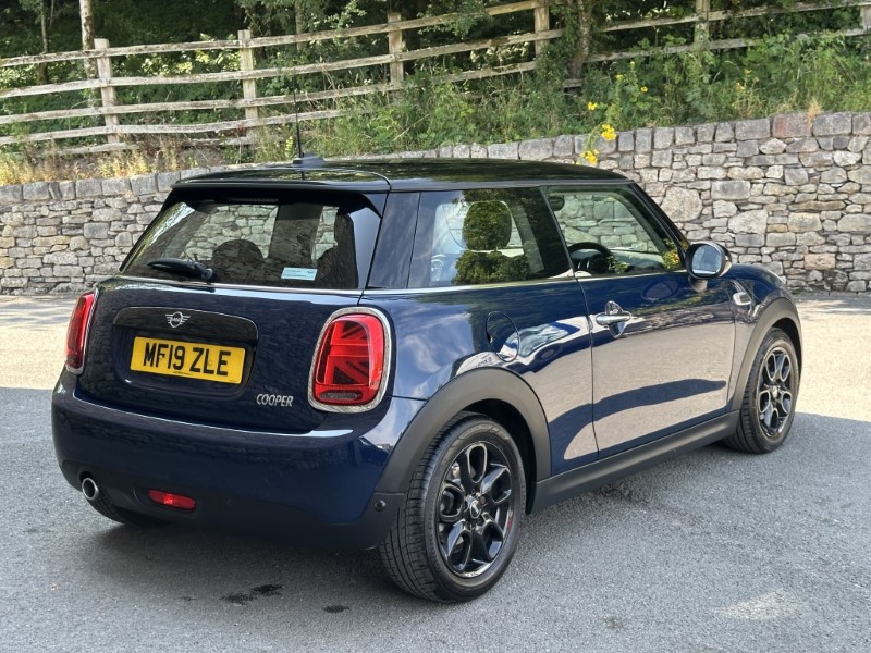2019 (19) MINI HATCHBACK 1.5 Cooper Classic II 3dr  5620949