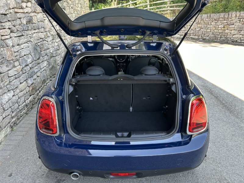 2019 (19) MINI HATCHBACK 1.5 Cooper Classic II 3dr  5620893