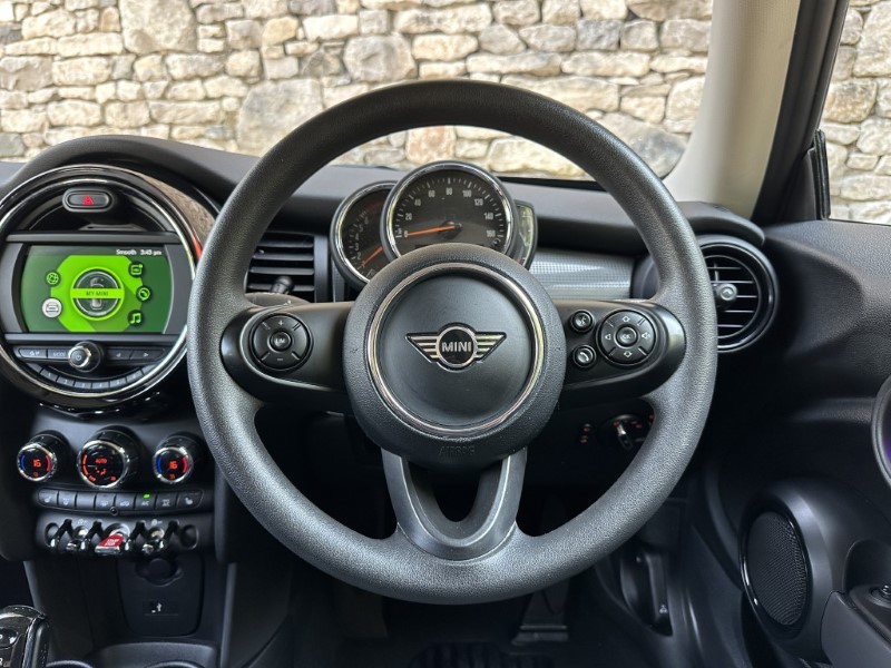 2019 (19) MINI HATCHBACK 1.5 Cooper Classic II 3dr  5620930
