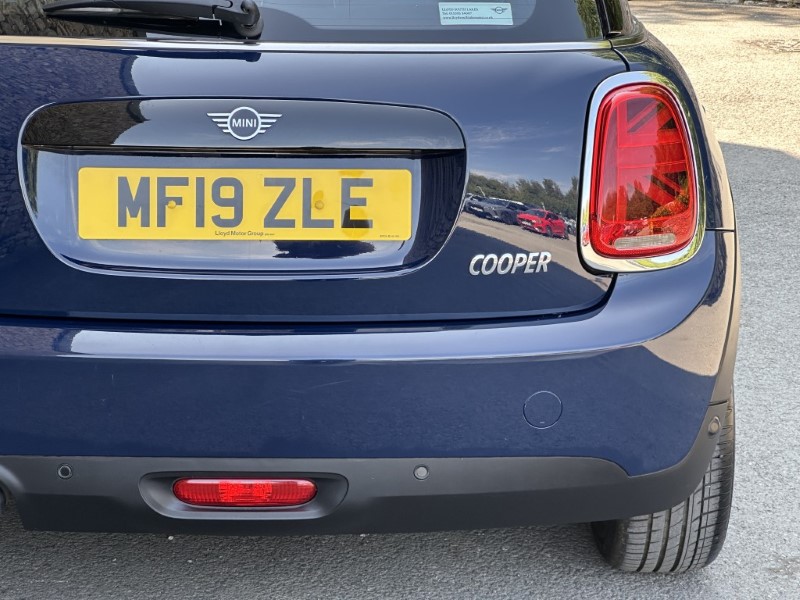2019 (19) MINI HATCHBACK 1.5 Cooper Classic II 3dr  5620891