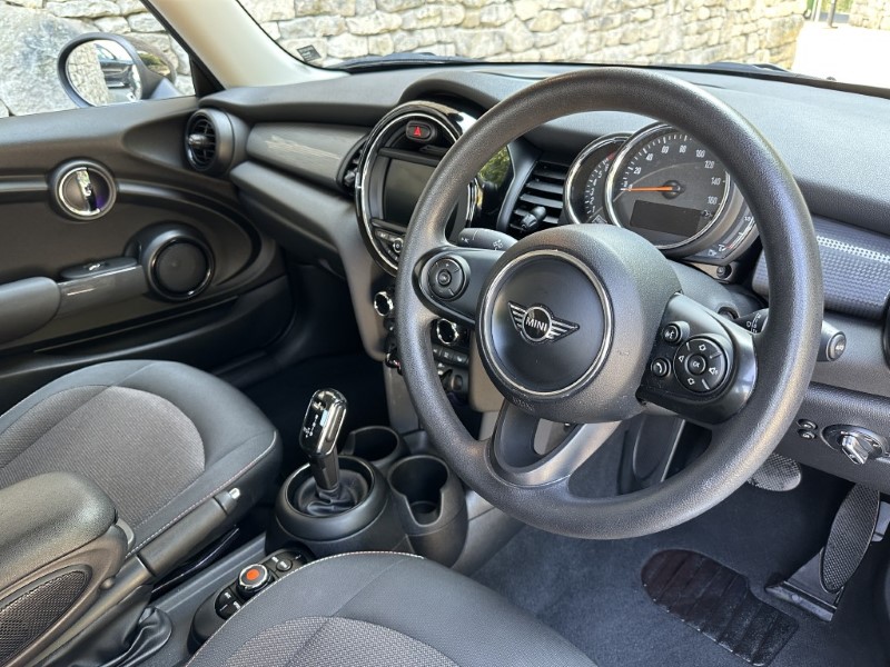 2019 (19) MINI HATCHBACK 1.5 Cooper Classic II 3dr  5620894