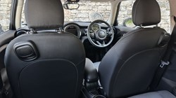2019 (19) MINI HATCHBACK 1.5 Cooper Classic II 3dr 5620928