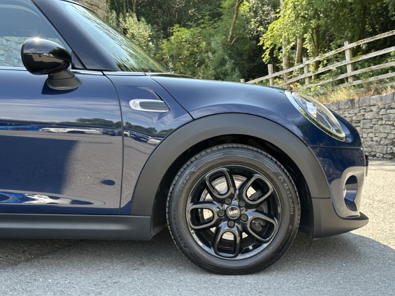 2019 (19) MINI HATCHBACK 1.5 Cooper Classic II 3dr  5620945