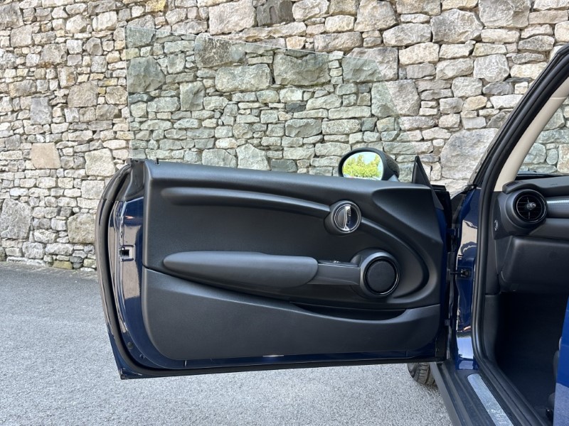 2019 (19) MINI HATCHBACK 1.5 Cooper Classic II 3dr  5620927