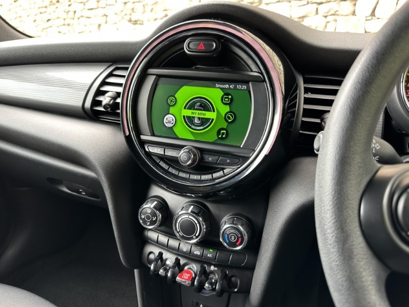 2019 (69) MINI CONVERTIBLE 1.5 Cooper Classic II 2dr 5660527