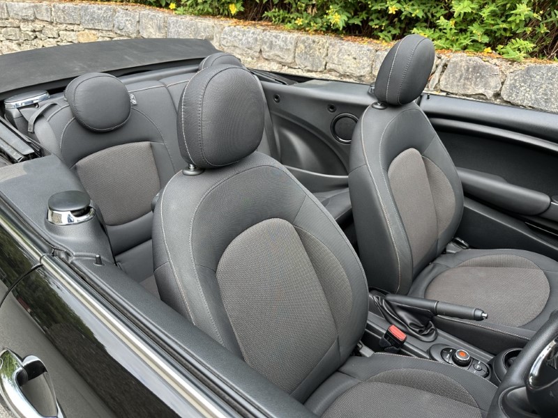 2019 (69) MINI CONVERTIBLE 1.5 Cooper Classic II 2dr 5660565