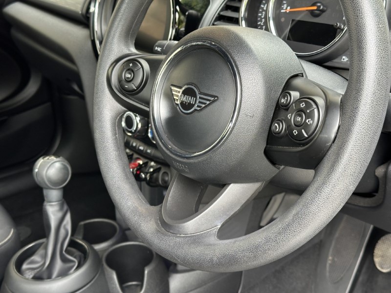 2019 (69) MINI CONVERTIBLE 1.5 Cooper Classic II 2dr 5660501