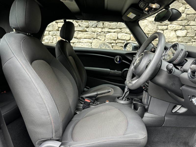 2019 (69) MINI CONVERTIBLE 1.5 Cooper Classic II 2dr 5660502