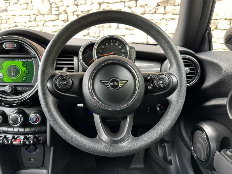 2019 (69) MINI CONVERTIBLE 1.5 Cooper Classic II 2dr 5660533