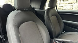 2019 (69) MINI CONVERTIBLE 1.5 Cooper Classic II 2dr 5660504