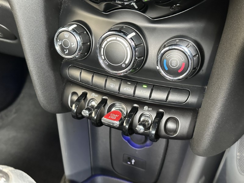2019 (69) MINI CONVERTIBLE 1.5 Cooper Classic II 2dr 5660508