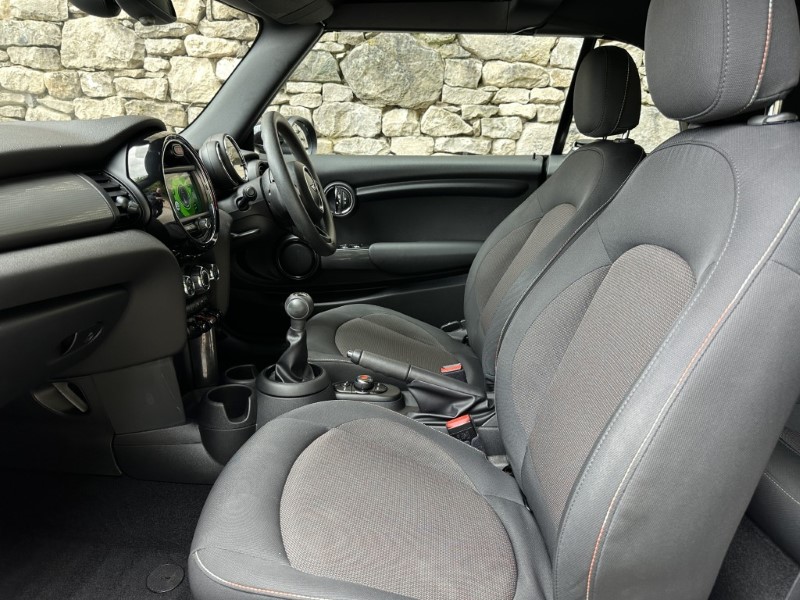 2019 (69) MINI CONVERTIBLE 1.5 Cooper Classic II 2dr 5660520