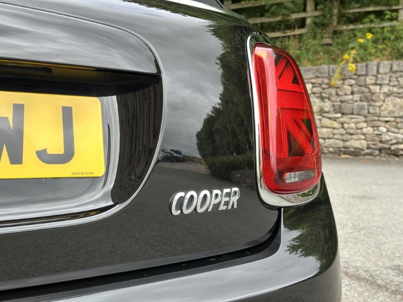 2019 (69) MINI CONVERTIBLE 1.5 Cooper Classic II 2dr 5660498