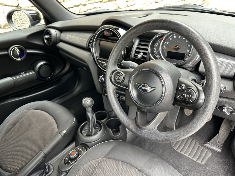2019 (69) MINI CONVERTIBLE 1.5 Cooper Classic II 2dr 5660500