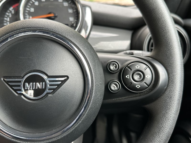 2019 (69) MINI CONVERTIBLE 1.5 Cooper Classic II 2dr 5660512