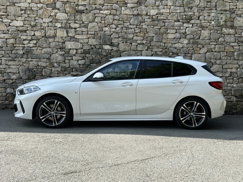 2022 (22) BMW 1 SERIES 118i M Sport 5dr  5636864