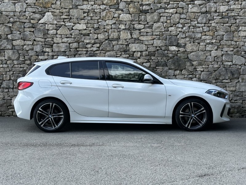 2022 (22) BMW 1 SERIES 118i M Sport 5dr  5636832