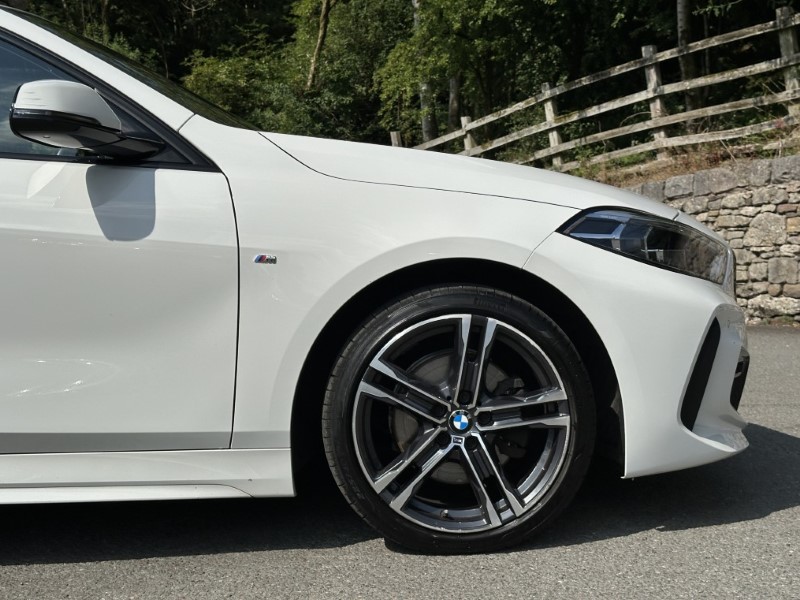 2022 (22) BMW 1 SERIES 118i M Sport 5dr  5636895