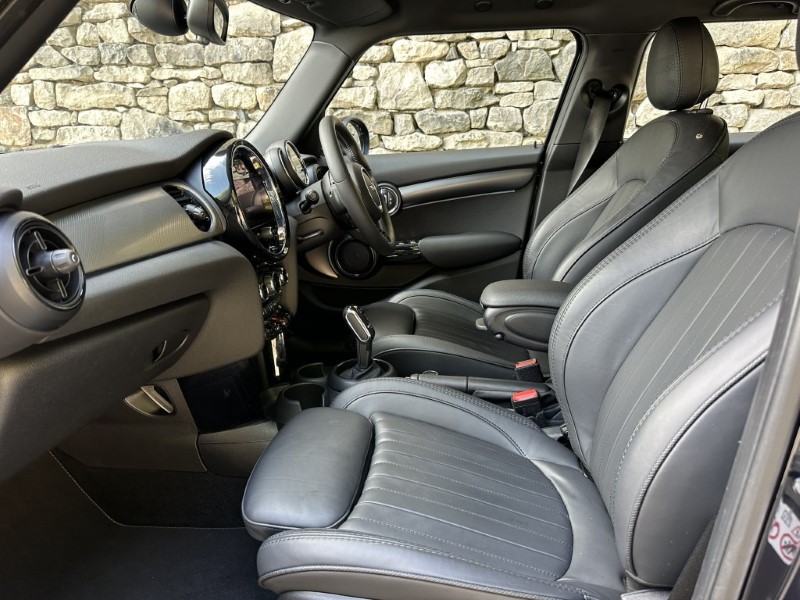 2022 (22) MINI HATCHBACK 1.5 Cooper Exclusive 5dr  5672217