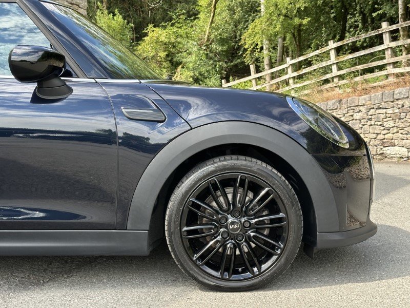 2022 (22) MINI HATCHBACK 1.5 Cooper Exclusive 5dr  5672253