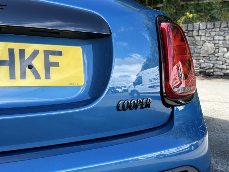 2021 (21) MINI HATCHBACK 1.5 Cooper Sport 5dr  5679827