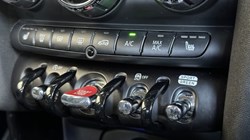 2021 (21) MINI HATCHBACK 1.5 Cooper Sport 5dr 5679840