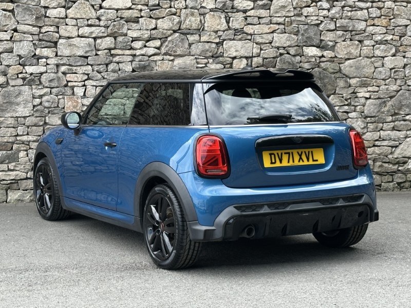 2021 (71) MINI HATCHBACK 1.5 Cooper Sport 3dr Auto 1