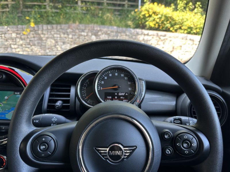 2020 (20) MINI HATCHBACK 1.5 Cooper Classic II 5dr 5653334